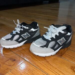 KIDS DTLR x NEW BALANCE  990V3 ‘GR3YSCALE Toddlers size 8